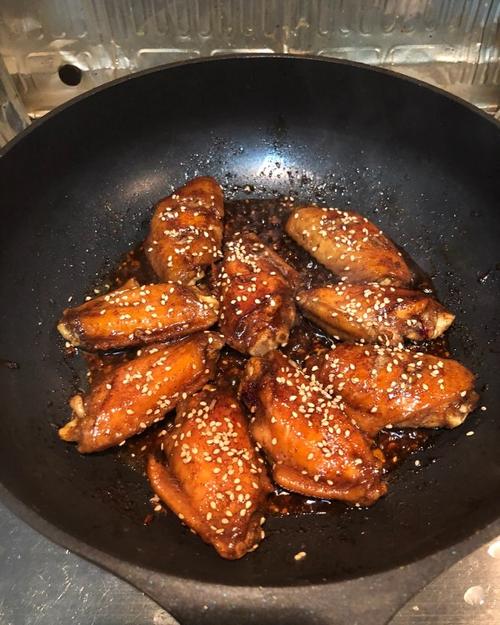 制作烧烤鸡翅时如何控制盐分