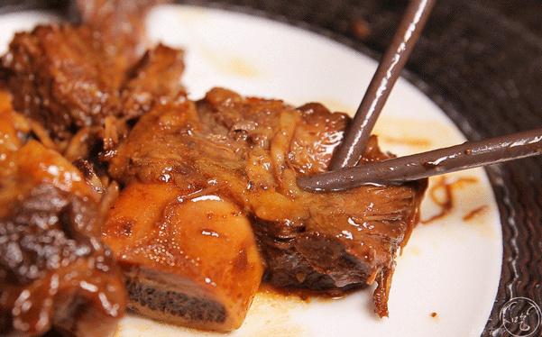 如何通过火候掌控提升炖牛肉的味道