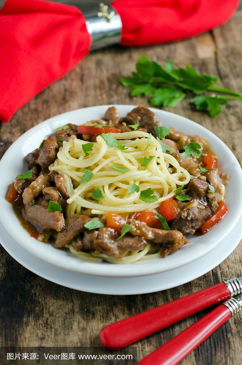 如何制作清淡风味的意大利面与猪肉